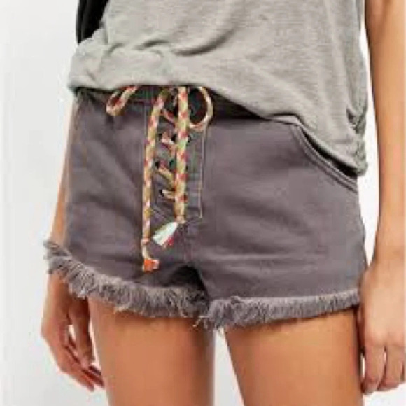 Free People Becket Cut Off Slouchy Shorts - Size 24 - Picture 2 of 12